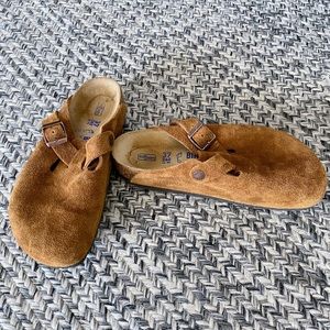 EUC Birkenstock women’s soft footbed suede clogs